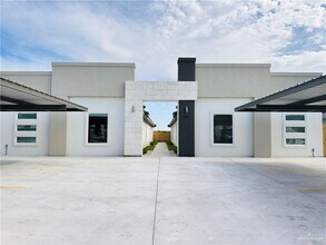 Building Photo - 1701 W Violet Dr