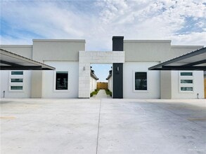 Building Photo - 1701 W Violet Dr