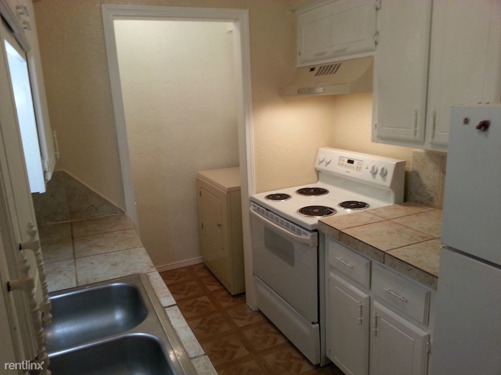 Primary Photo - 109 SE 42nd St