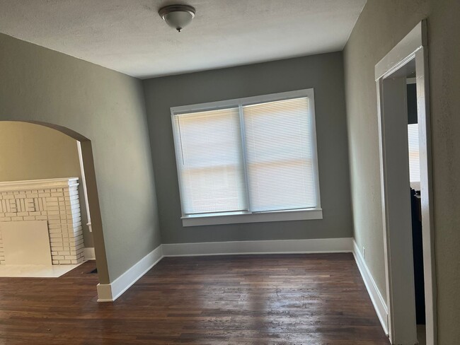 Foto del edificio - MOVE IN SPECIAL AVAILABLE!! CLEAN, READY F...