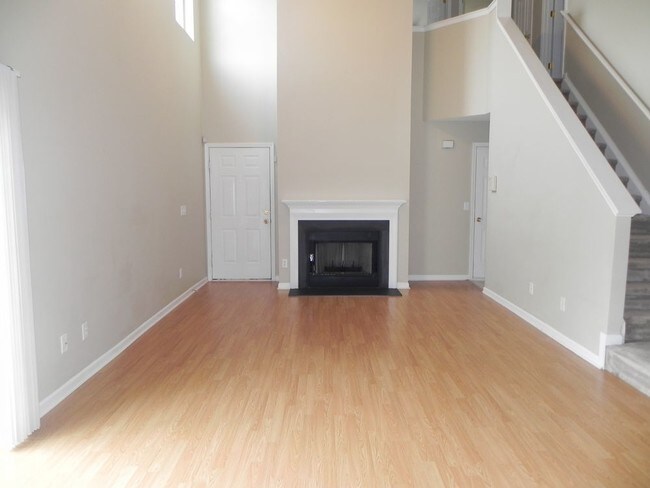 Building Photo - 5525 Gateway Pl
