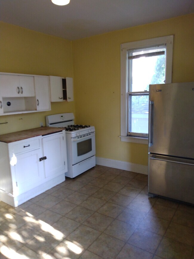 Building Photo - Cozy 1BED/1BATH Riverwest