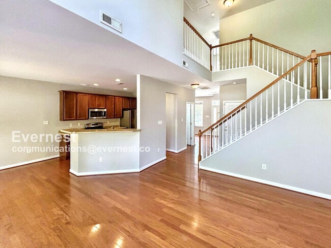 Building Photo - 2405 Silver Lake Terrace