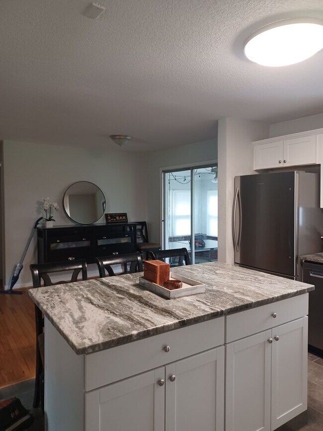 Building Photo - Beautifully renovated home in Birchwood Gardens