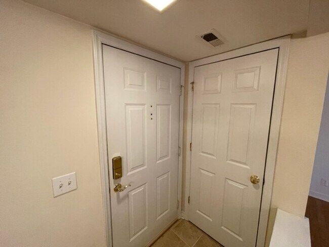 Building Photo - Parkridge Lane - ITB Condo Available for P...