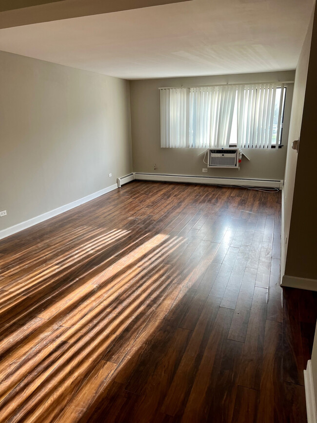 Foto del edificio - 5306 N Cumberland Ave