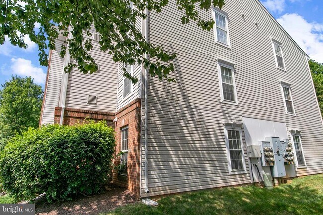 Foto del edificio - 502 Bradley Ct