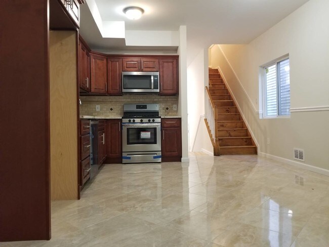 Building Photo - 36 Layton Ave