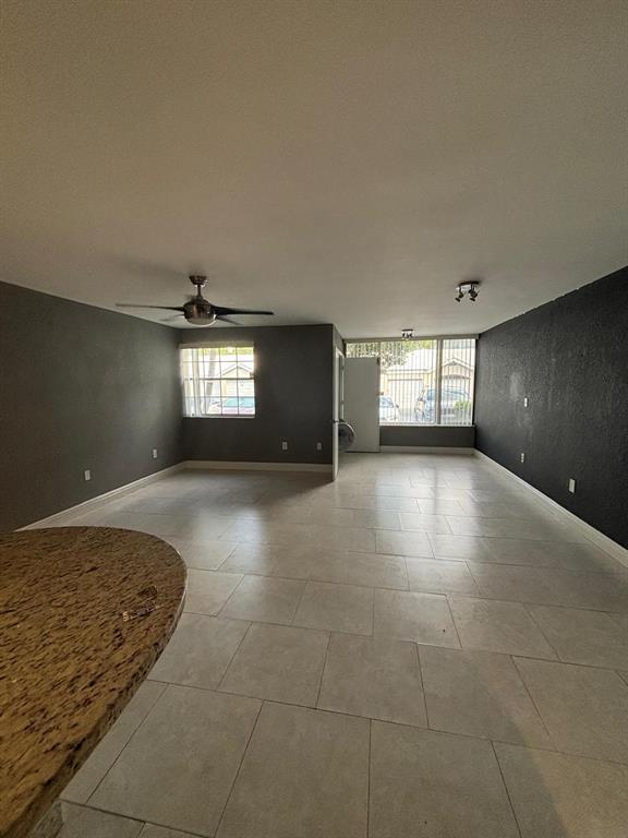 Foto del edificio - 2861 N Oakland Forest Dr