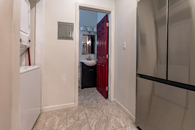 Building Photo - 385 Kaiolohia St