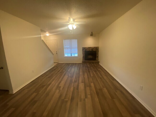 Foto del edificio - 2809 Wimbledon Ct