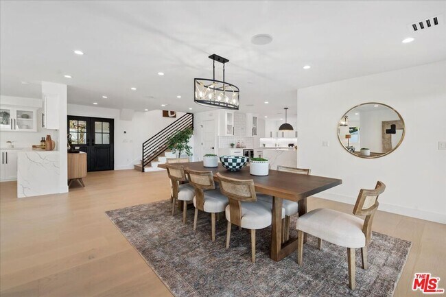 Foto del edificio - 15655 Castlewoods Dr