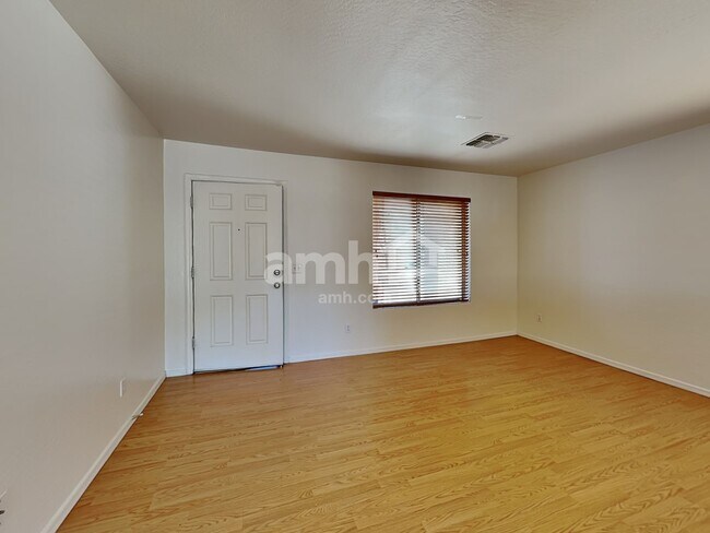 Foto del edificio - 16143 W Redfield Road