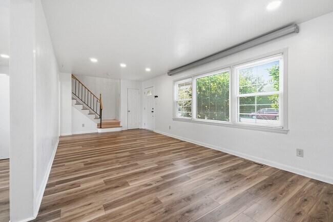 Foto del edificio - 600 Breeds Hill Rd