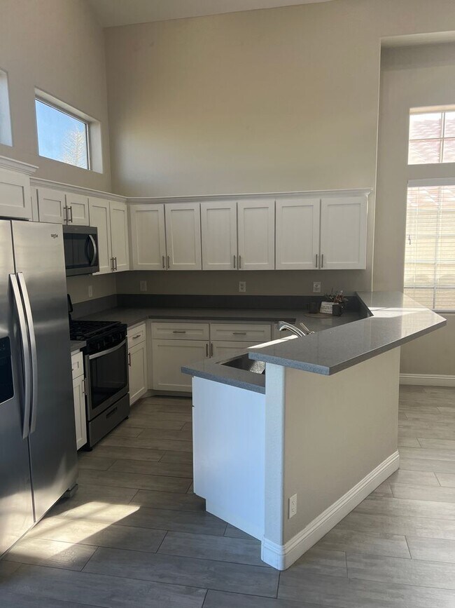 Building Photo - Renovated Green Valley Gated Home