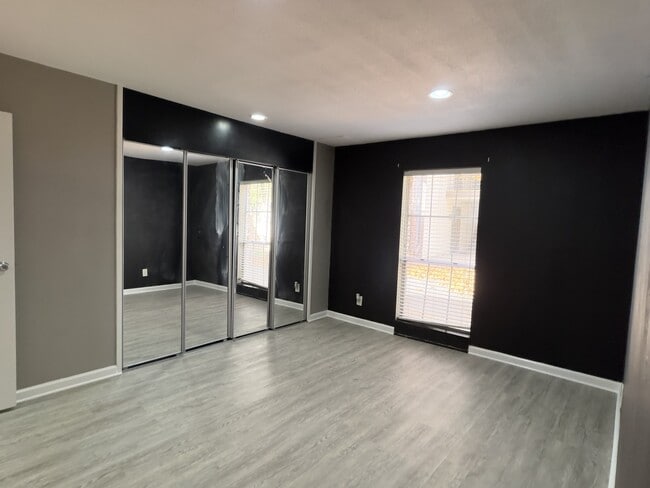 Building Photo - 5121 W 75th St