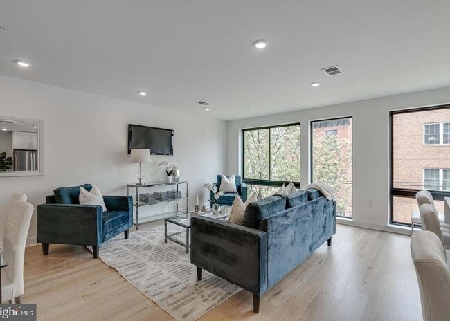 Photo - 1318 N Franklin St Apartment