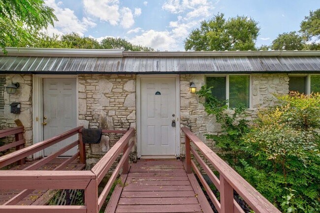 Building Photo - 610 W 35th St