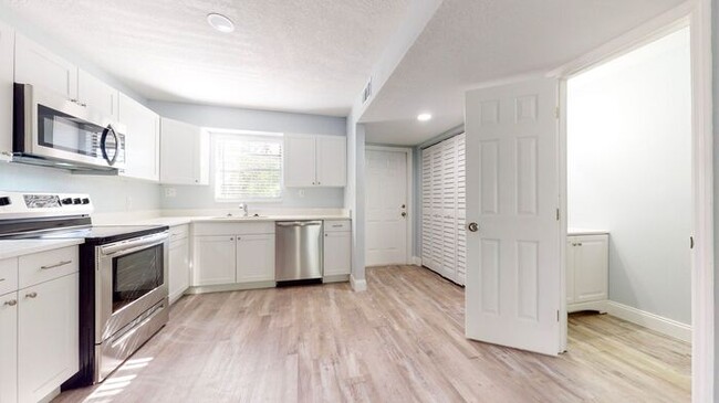 Building Photo - WAKE UP TO HILLSBOROUGH RIVER VIEWS IN THE HEART OF SEMINOLE HEIGHTS!