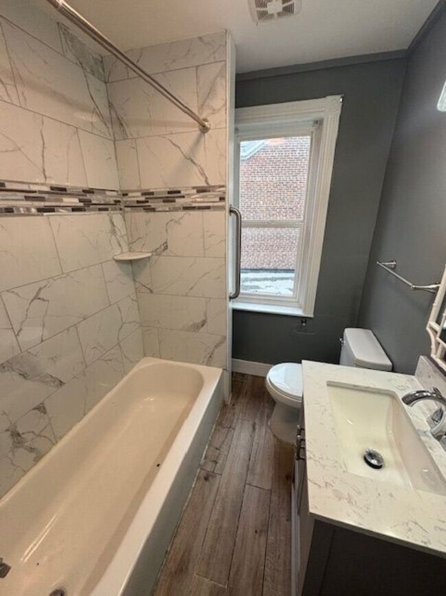 Foto del edificio - 4 Bedroom Renovated Twin Available!