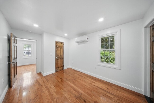 Building Photo - 14 Yankee Pl