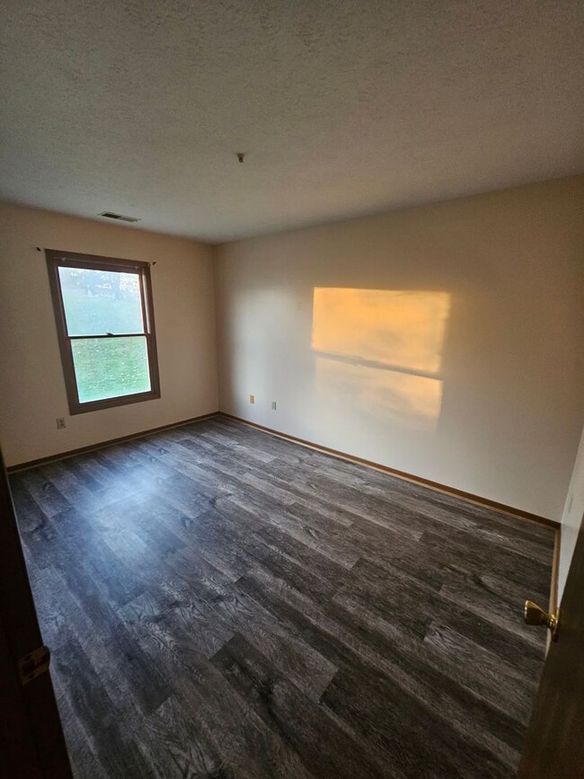 Building Photo - 4424 Lovers Lane