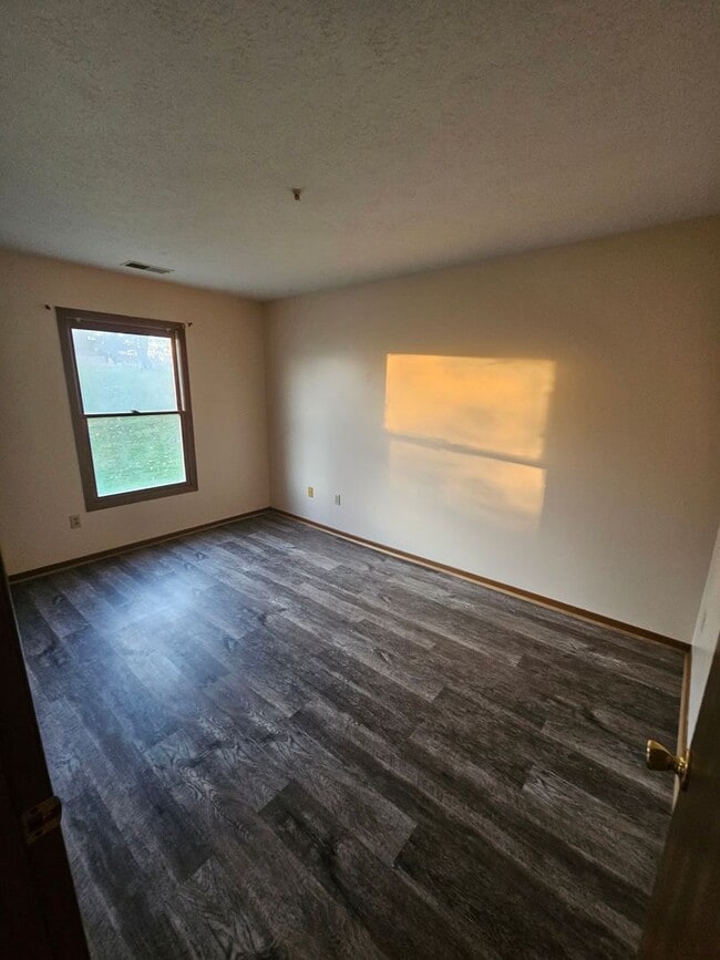 Building Photo - 4424 Lovers Ln