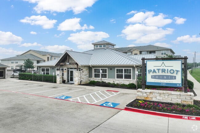 Building Photo - Patriot Pointe
