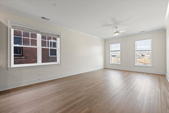 Foto del edificio - 2504 Green Bay Rd