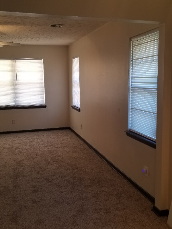 Foto del edificio - 10745 Whitehaven Rd