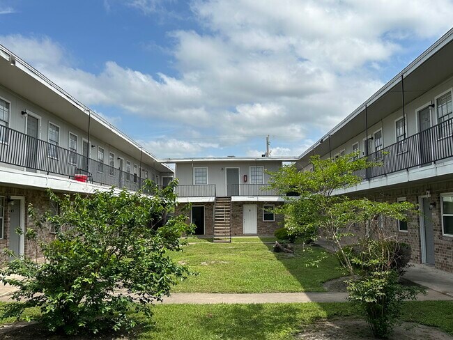 Patio - Park Place Apartments
