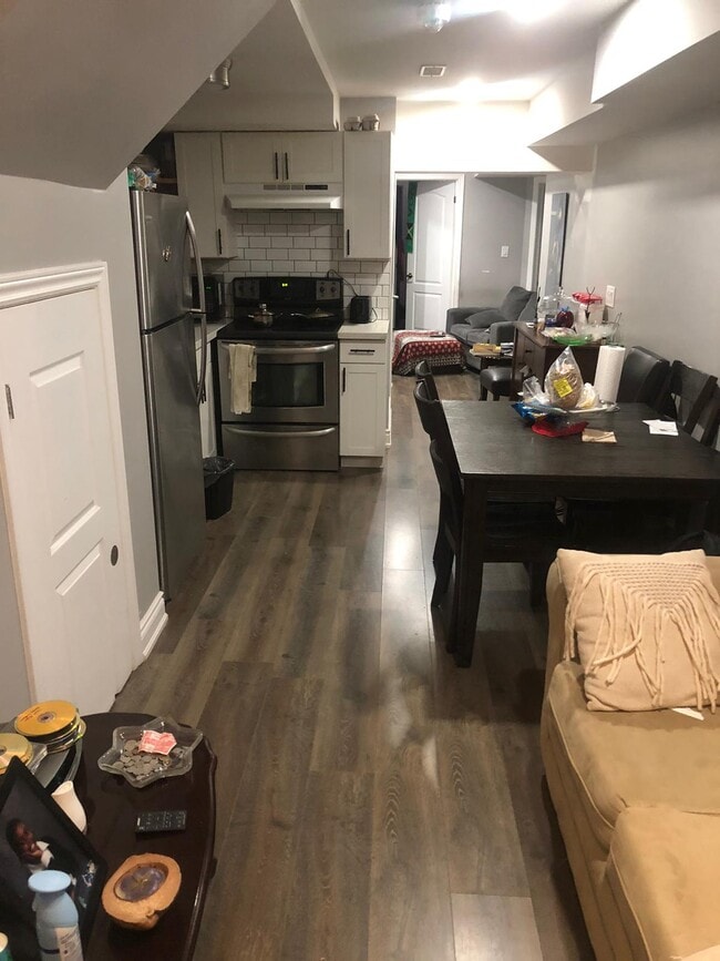 Photo du bâtiment - 30 Royal West Dr