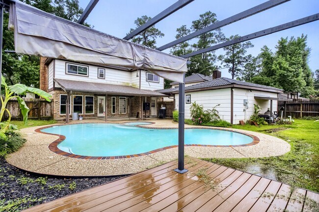 Foto del edificio - 3734 Blue Lake Dr