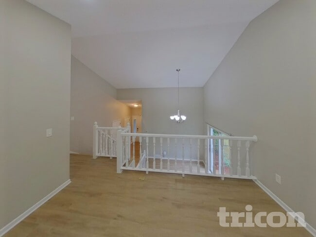 Building Photo - 4448 Hamilton Dr