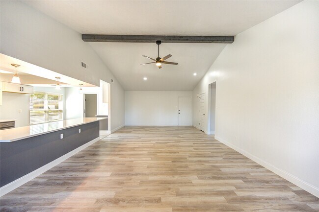 Foto del edificio - 235 E Castle Harbour Dr