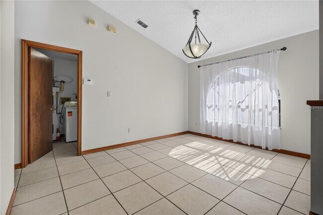 Building Photo - 4059 Waterview Loop