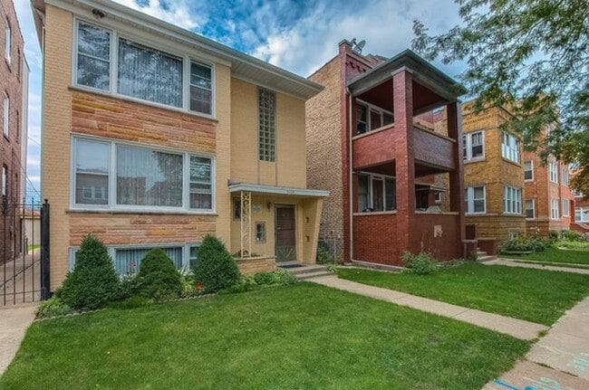 Photo - 3038 N Davlin Ct Apartments