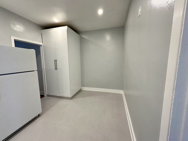 Building Photo - Spacious, Renovated 2-Bedroom Main Floor A...