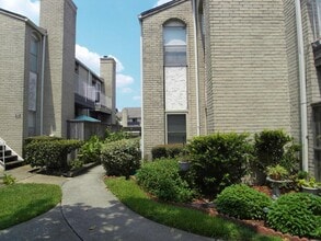 Building Photo - 2011 Spenwick Dr