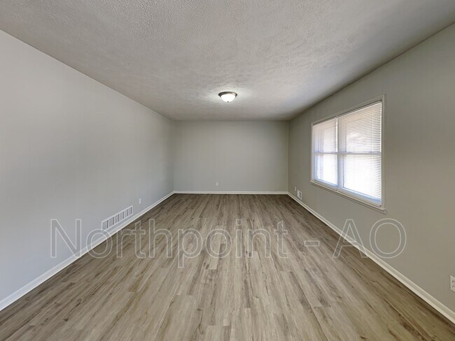Building Photo - 6535 Sinclair Pl