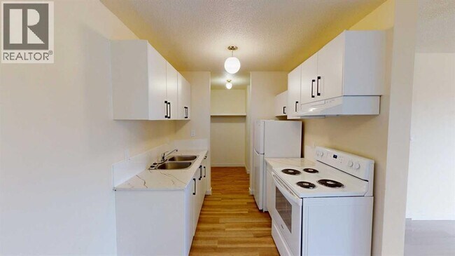 Photo du bâtiment - 9515-100 100 Ave.