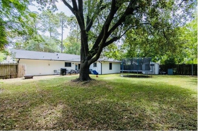 Building Photo - 7151 Edgemoor Dr