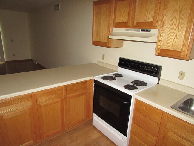 Kitchen - 1329 Glacier Hill Dr