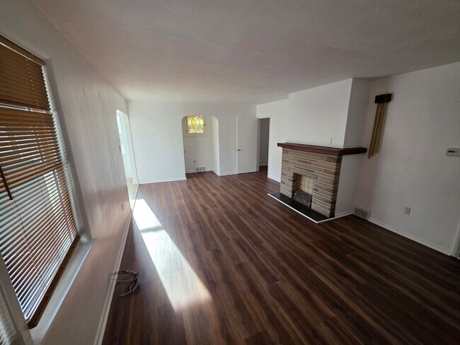 Foto del edificio - 4 Bedroom House for Rent in Shaler Schools !