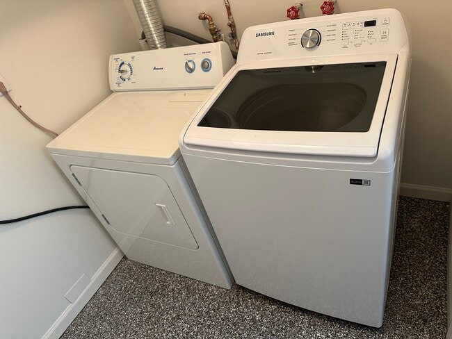 Building Photo - Sherloch Forest Apartments