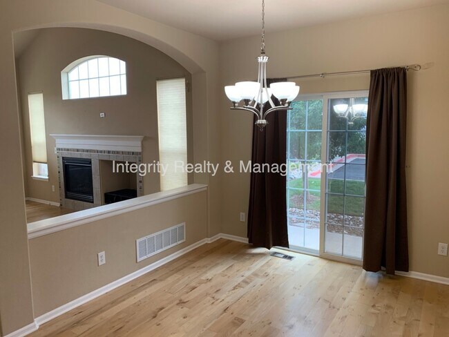 Building Photo - 552 Hanging Rock Pl
