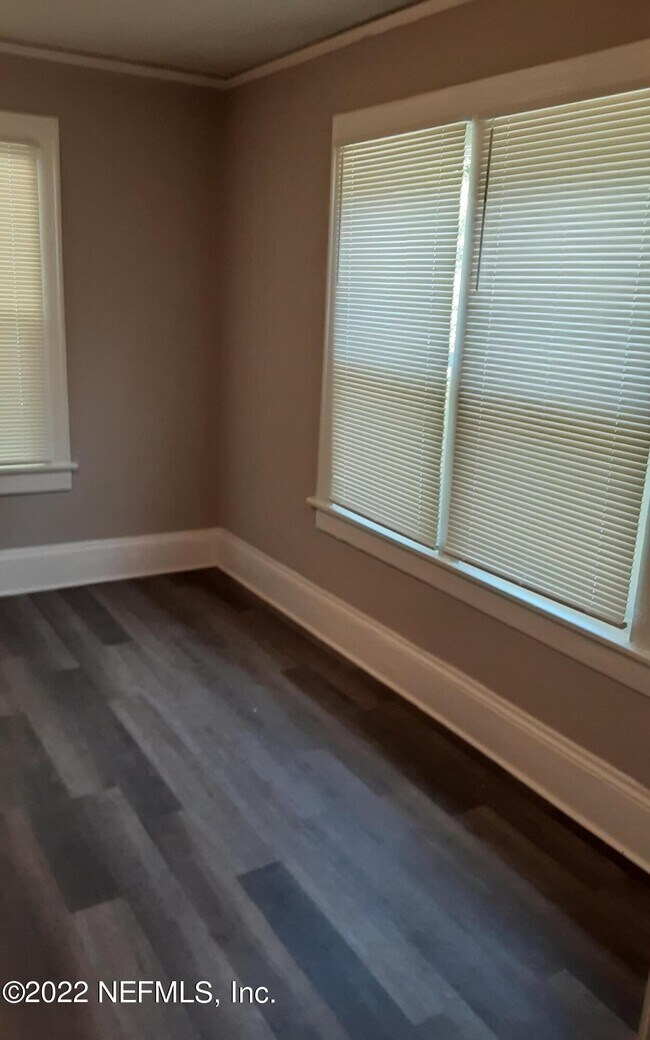 Foto del edificio - 326 Basswood St