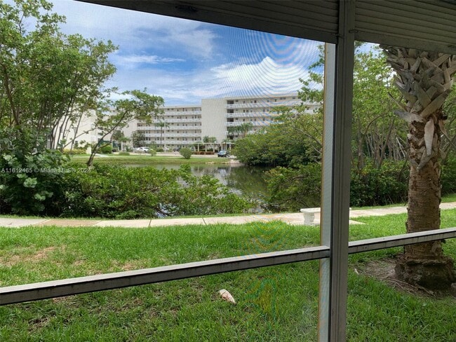 Building Photo - 2930 Point E Dr
