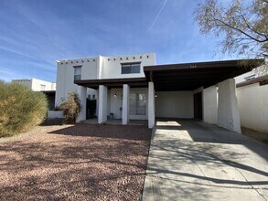 Building Photo - 161 Calle Arroyo Seco NW