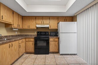 Building Photo - 707 Stonewood Ct